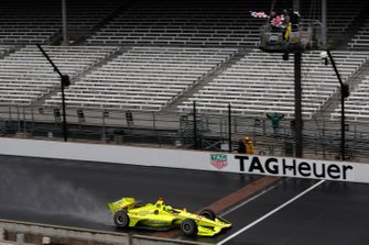 Le vainqueur Simon Pagenaud, Team Penske Chevrolet