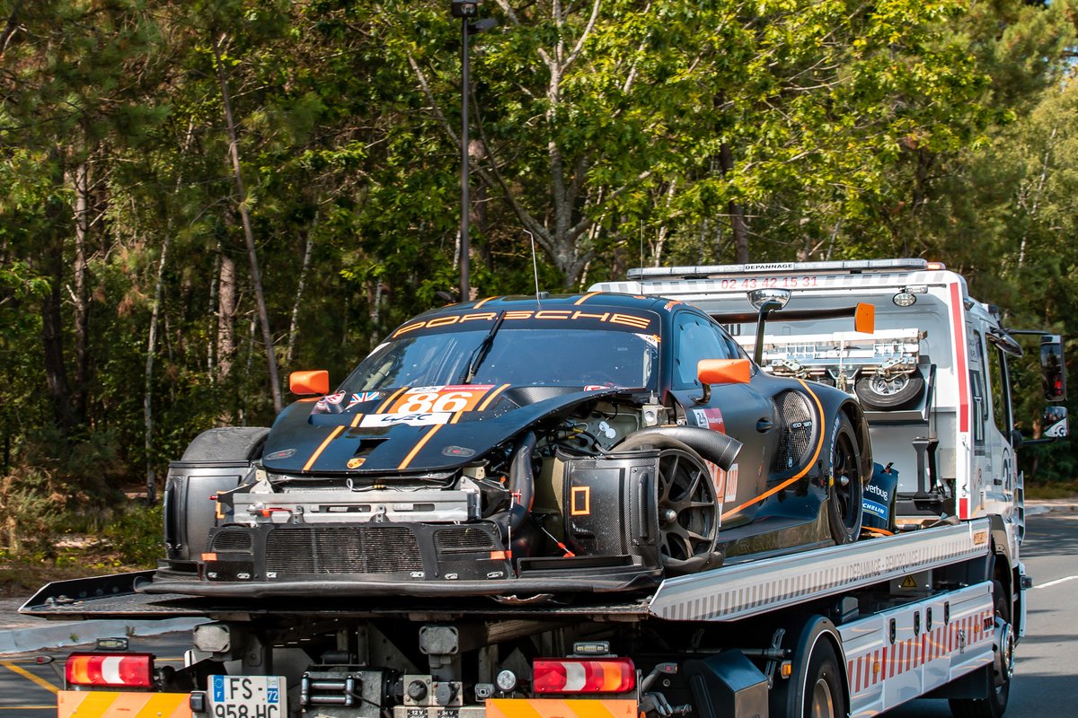 #86 GR Racing Porsche 911 RSR - 19 LMGTE Am, Michael Wainwright, Benjamin Barker, Tom Gamble, after the crash