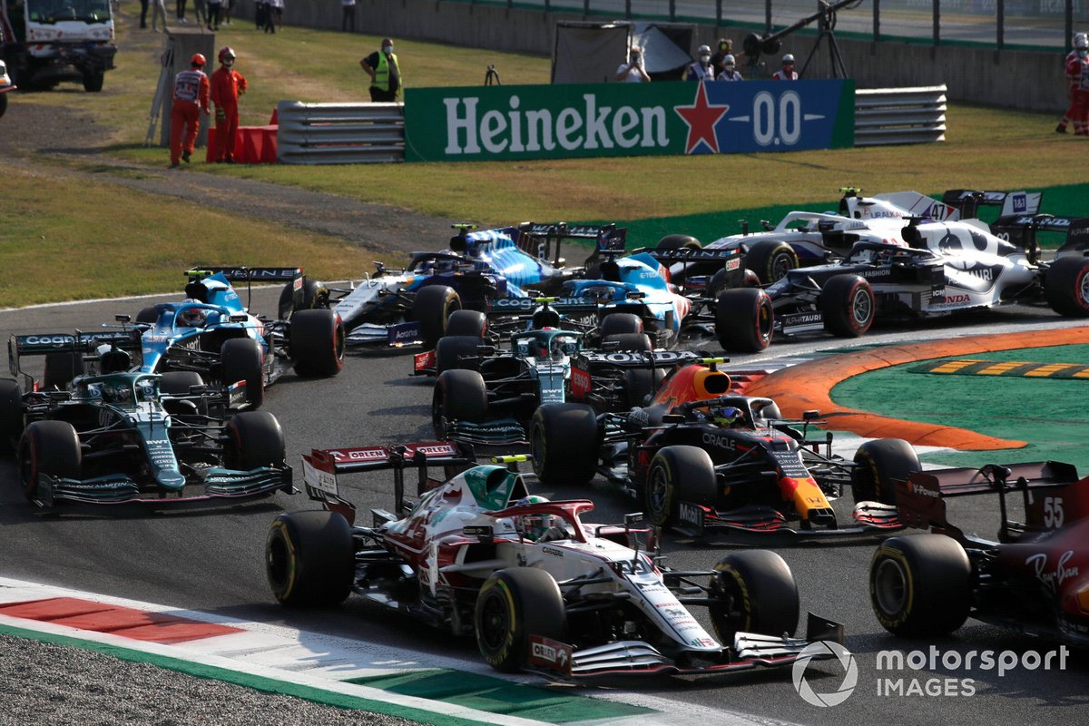 Antonio Giovinazzi, Alfa Romeo Racing C41, Sergio Perez, Red Bull Racing RB16B, Lance Stroll, Aston Martin AMR21, Sebastian Vettel, Aston Martin AMR21