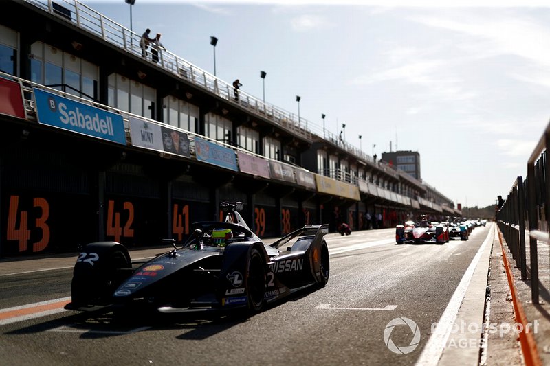 Oliver Rowland, Nissan e.Dams, Nissan IMO2 exits the pit lane