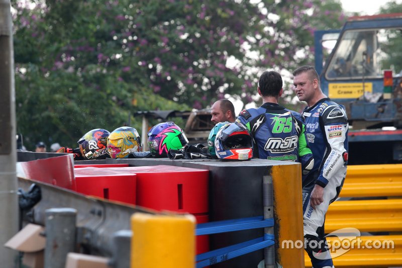 Red flag after second crash, Michael Sweeney, Martin Jones Racing BMW S1000RR, Didier Grams, G&G Motorsport BMW S1000RR