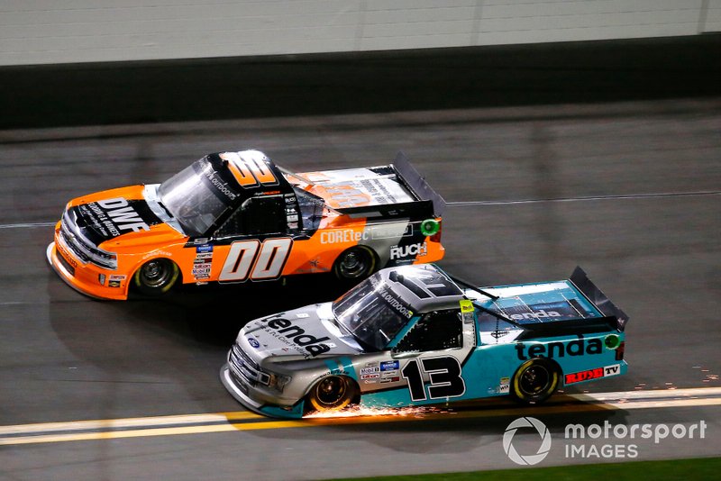 Johnny Sauter, ThorSport Racing, Ford F-150 Tenda and #00:Angela Ruch, Reaume Brothers Racing, Chevrolet Silverado DWF Flooring/Cabinets