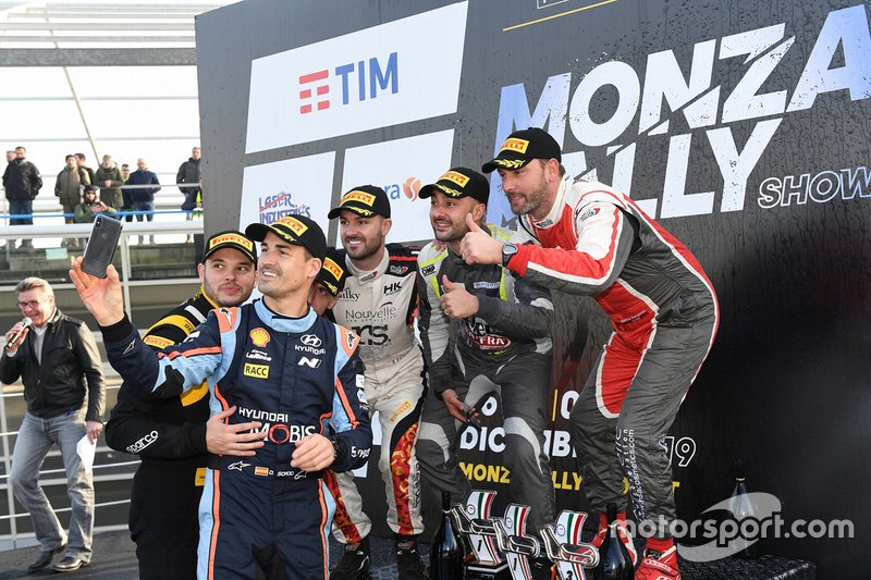 Festeggiamenti sul podio al Monza Rally Show