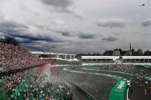 Fan invadono la pista the track sopo la gara, al GP del Messico del 2016