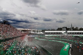 Fan invadono la pista the track sopo la gara, al GP del Messico del 2016