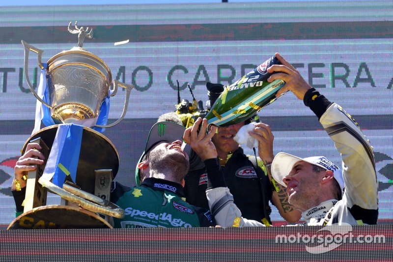Podio: campeón Agustín Canapino, Canapino Sports