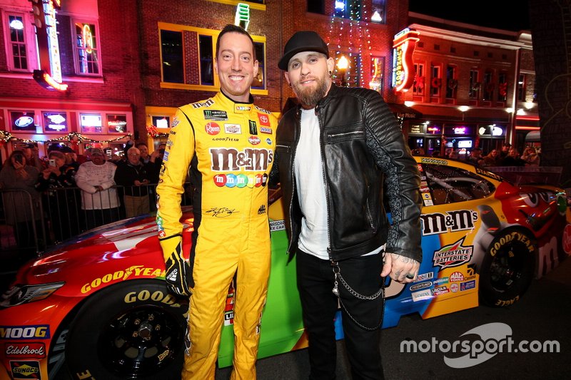 Kyle Busch y Brantley Gilbert