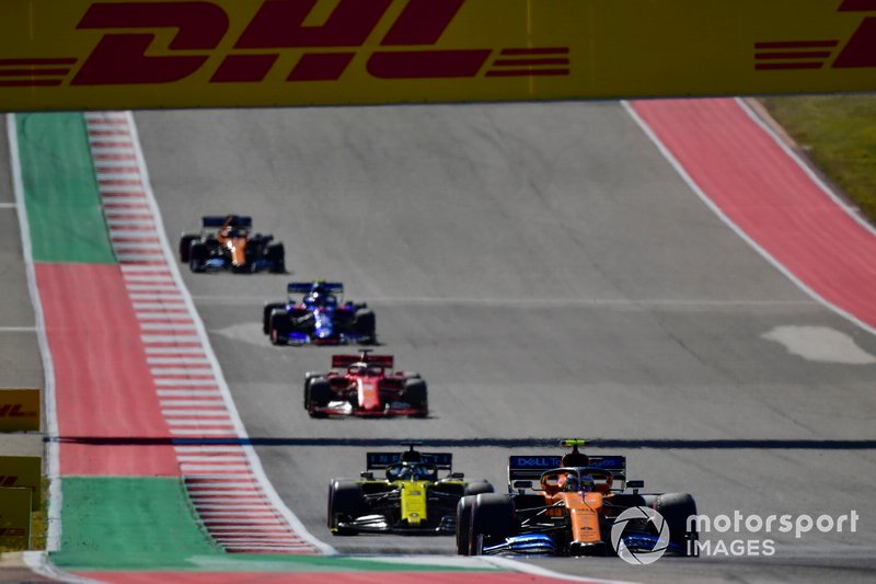 Lando Norris, McLaren MCL34, Daniel Ricciardo, Renault R.S.19