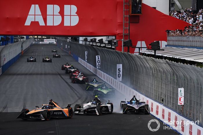 Rene Rast, NEOM McLaren Formula E Team, e-4ORCE 04, Sam Bird, Jaguar Racing, Jaguar I-TYPE 6, Maximilian Gunther, Maserati Racing, Maserati Tipo Folgore