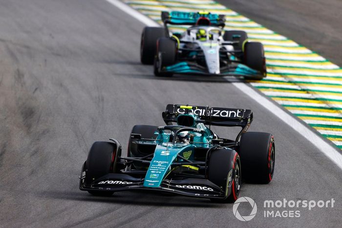 Sebastian Vettel, Aston Martin AMR22, Lewis Hamilton, Mercedes W13