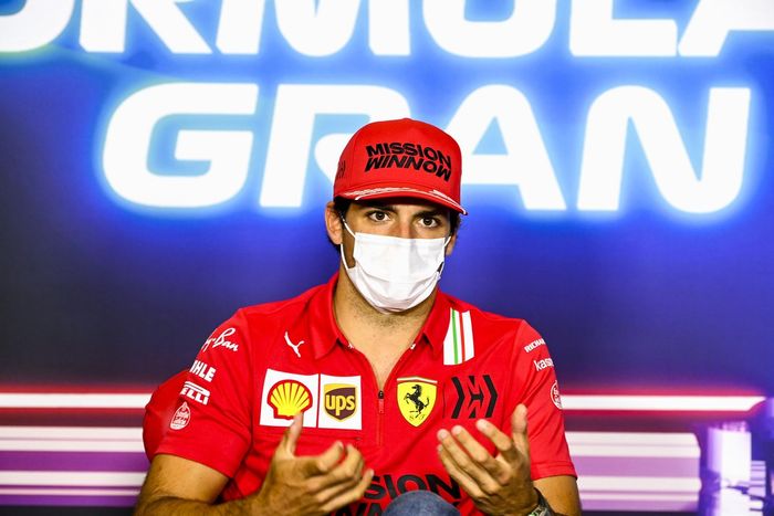 Carlos Sainz Jr., Ferrari  en la conferencia de prensa