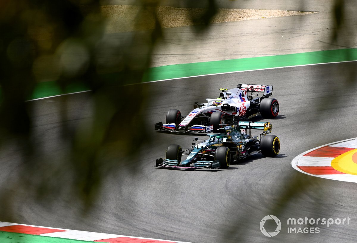 Lance Stroll, Aston Martin AMR21, Mick Schumacher, Haas VF-21