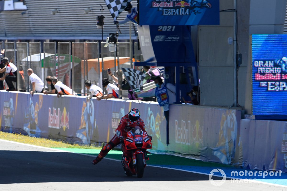 Ganador Jack Miller, Ducati Team cruza la meta