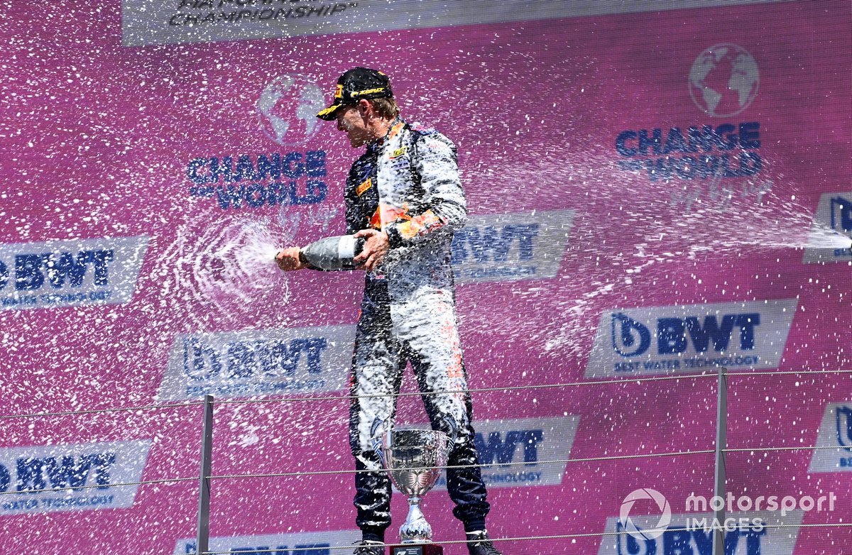Podio: tercer lugar Logan Sargeant, Charouz Racing System