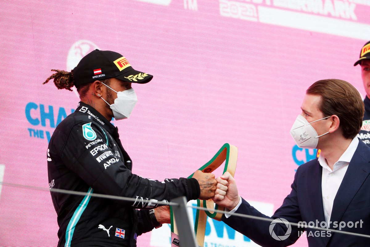 Podio: segundo lugar Lewis Hamilton, Mercedes