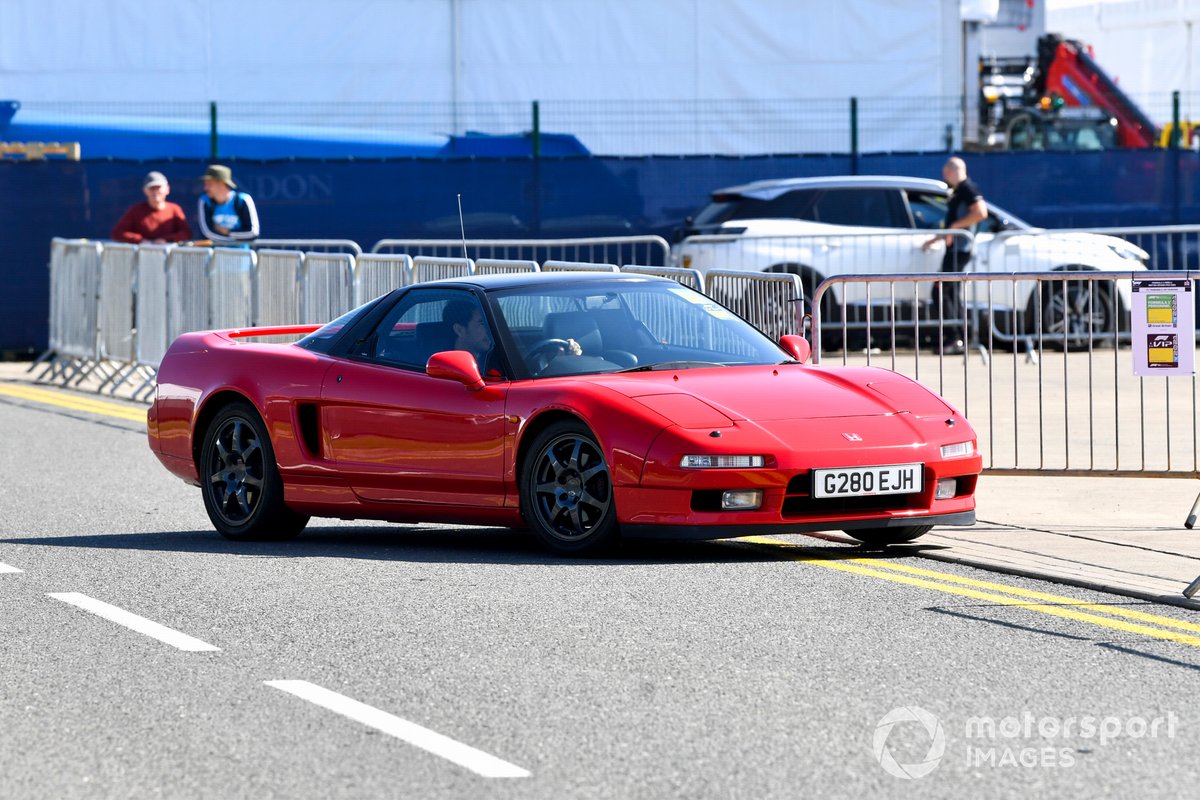 Sergio Pérez, Red Bull Racing, en un Honda NSX