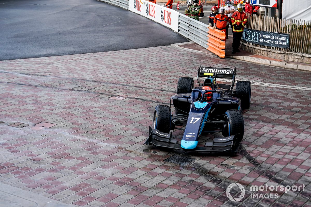 Marcus Armstrong, DAMS se sale de pista