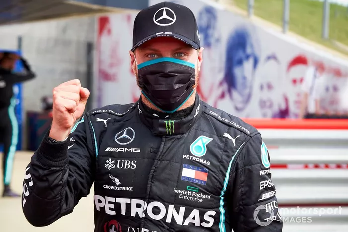 Ganador de la pole Valtteri Bottas, Mercedes AMG F1