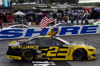 Race Winner Brad Keselowski, Team Penske, Ford Mustang