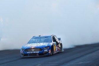Race Winner Kevin Harvick, Stewart-Haas Racing, Ford Mustang