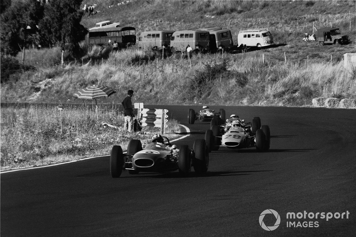 Jo Siffert, Brabham-BRM, leads Innes Ireland, BRP-BRM