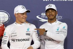 Le poleman Valtteri Bottas, Mercedes AMG, le second Lewis Hamilton, Mercedes AMG