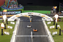 Kurt Busch y Ryan Hunter-Reay en el Vuhl 05 RoC Edition