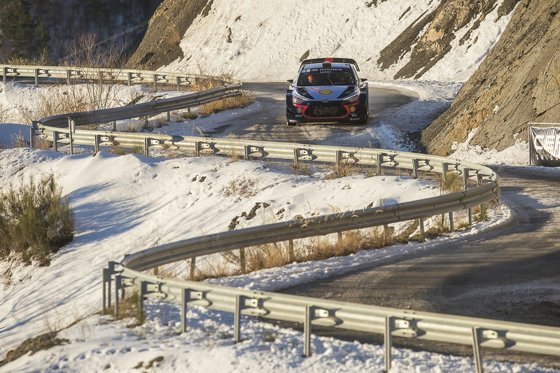 Thierry Neuville; Nicolas Gilsoul, Hyundai Motorsport, Hyundai i20 WRC,