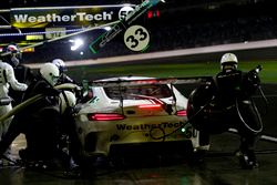 Pit stop, #33 Riley Motorsports Mercedes AMG GT3: Jeroen Bleekemolen, Ben Keating, Mario Farnbacher,