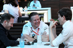 Christian Horner, directeur de Red Bull Racing avec Zak Brown, directeur exécutif de McLaren et Toto Wolff, directeur exécutif de Mercedes