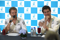 Nico Rosberg, Mercedes AMG F1, Toto Wolff, Mercedes AMG F1 Shareholder and Executive Director