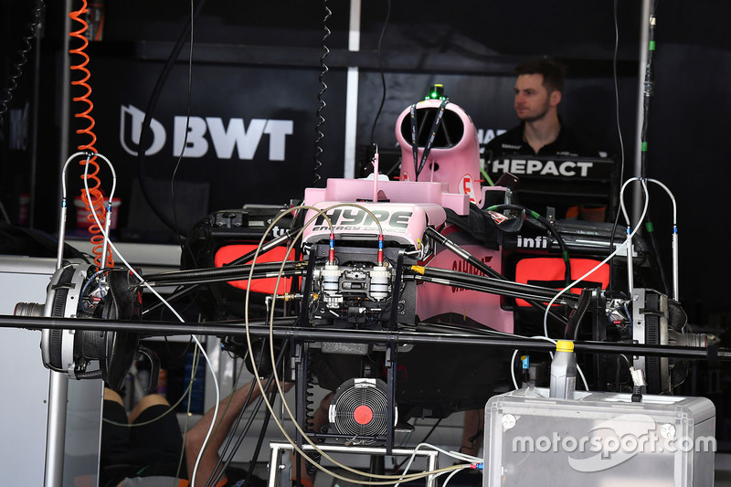 Detalle del chasis y frenos delanteros del Sahara Force India F1 VJM10