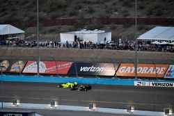 Simon Pagenaud, Team Penske, Chevrolet; J.R. Hildebrand, Ed Carpenter Racing, Chevrolet