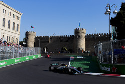 Lewis Hamilton, Mercedes AMG F1 W08, Sebastian Vettel, Ferrari SF70H