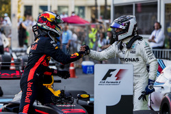 Race winner Daniel Ricciardo, Red Bull Racing, second place Valtteri Bottas, Mercedes AMG F1