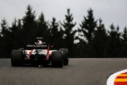 Fernando Alonso, McLaren MCL32 saca chispas