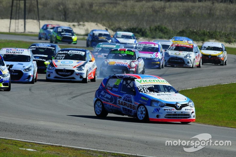 Inicio Fernando Etchegorry, Renault Clio Mío lidera el grupo