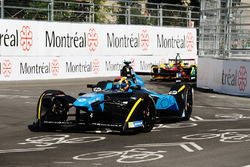Sébastien Buemi, Renault e.Dams, leads Daniel Abt, ABT Schaeffler Audi Sport