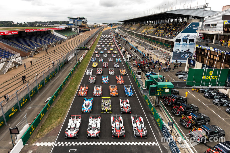 2017 cars group photo