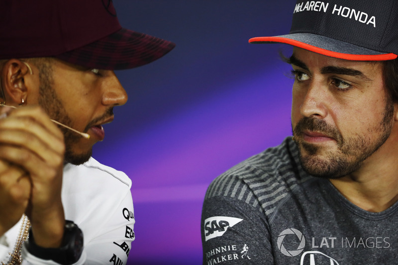 Lewis Hamilton, Mercedes AMG F1, talks to Fernando Alonso, McLaren