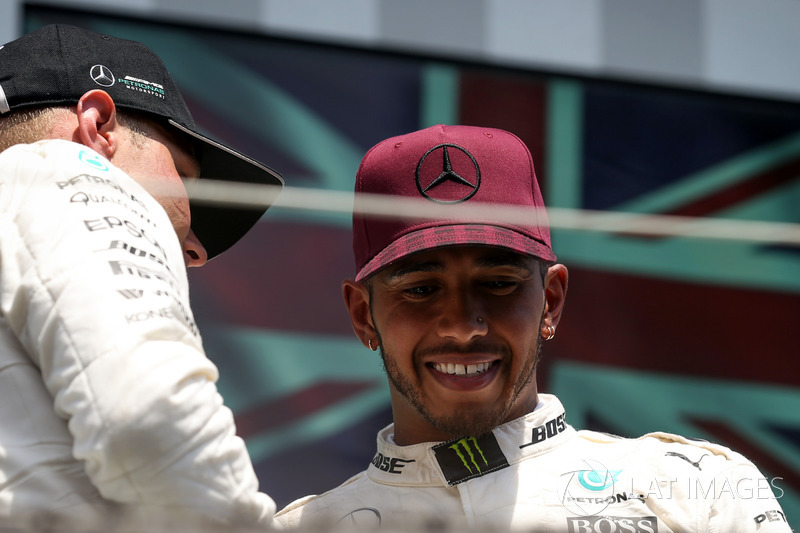 Valtteri Bottas, Mercedes AMG F1 ve Lewis Hamilton, Mercedes AMG F1