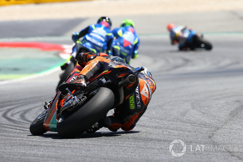 Pol Espargaró tente de suivre le rythme sur sa KTM