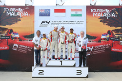 Podium Race 6: Pemenang balapan, Presley Martono (INA); runner-up, Faine Kahia (NZL); peringkat keti