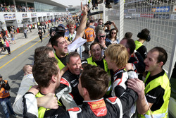 The team of #911 Herberth Motorsport Porsche 991 GT3 R: Daniel Allemann, Ralf Bohn, Robert Renauer, Alfred Renauer, Brendon Hartley celebrate