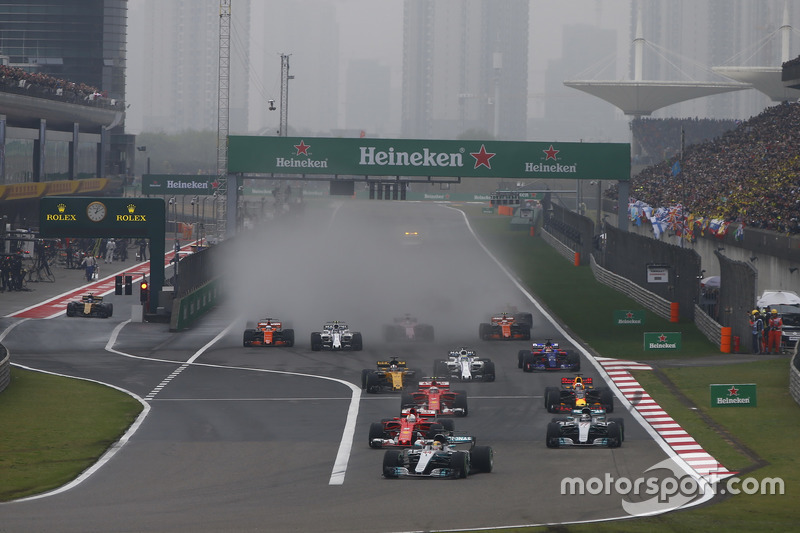 Lewis Hamilton, Mercedes AMG F1 W08, leads Sebastian Vettel, Ferrari SF70H, Valtteri Bottas, Mercede