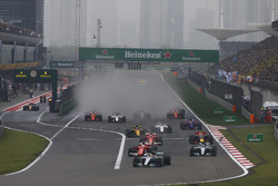 Lewis Hamilton, Mercedes AMG F1 W08, leads Sebastian Vettel, Ferrari SF70H, Valtteri Bottas, Mercede