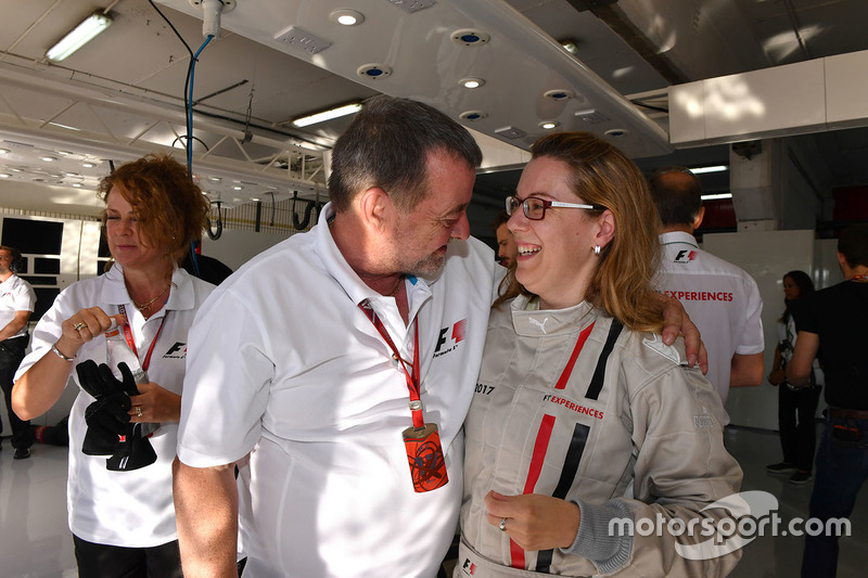 Пол Стоддарт и пассажир F1 Experiences