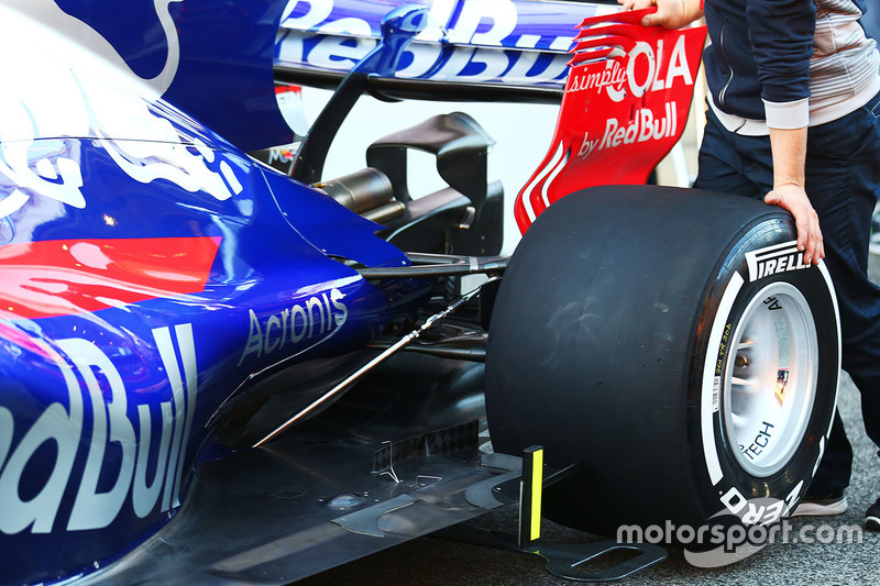 Задня підвіска Scuderia Toro Rosso STR12