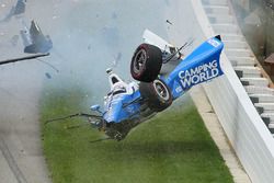 Scott Dixon, Chip Ganassi Racing Honda in a huge crash