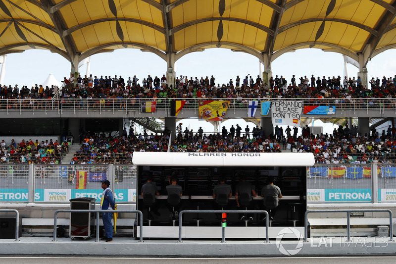 McLaren pit duvarı